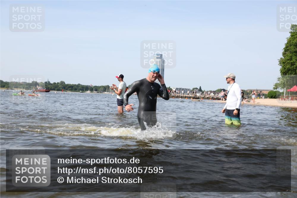 22.06.2025 - Viking Triathlon Michael Strokosch http://msf.ph/oto/8057595 22.06.2025 10:36:05 Schwimmen 19, 265, 313, 377, 407, 448, 636 meine-sportfotos.de