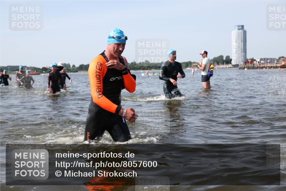 22.06.2025 - Viking Triathlon Michael Strokosch http://msf.ph/oto/8057600 22.06.2025 10:38:44 Schwimmen 22, 26, 85, 135, 156, 164, 211, 215, 315, 327, 336, 601, 659 meine-sportfotos.de