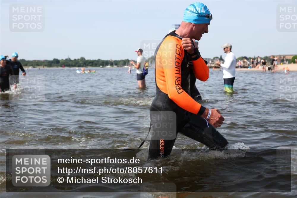 22.06.2025 - Viking Triathlon Michael Strokosch http://msf.ph/oto/8057611 22.06.2025 10:38:45 Schwimmen 26, 85, 135, 156, 164, 210, 211, 215, 315, 327, 336, 601 meine-sportfotos.de