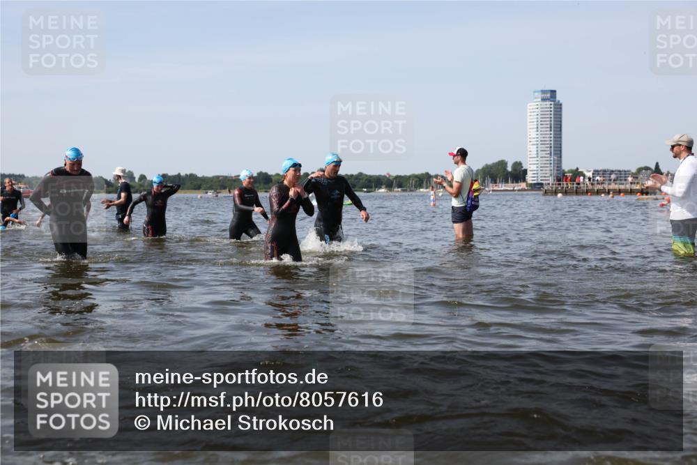 22.06.2025 - Viking Triathlon Michael Strokosch http://msf.ph/oto/8057616 22.06.2025 10:38:47 Schwimmen 26, 40, 57, 85, 135, 156, 164, 210, 211, 215, 315, 327, 336 meine-sportfotos.de