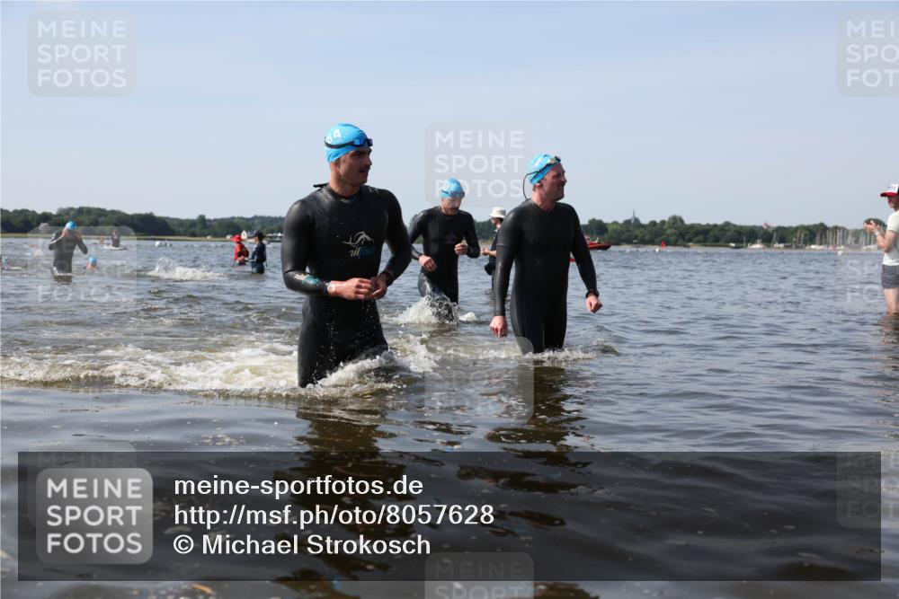 22.06.2025 - Viking Triathlon Michael Strokosch http://msf.ph/oto/8057628 22.06.2025 10:36:16 Schwimmen 88, 101, 334, 407 meine-sportfotos.de