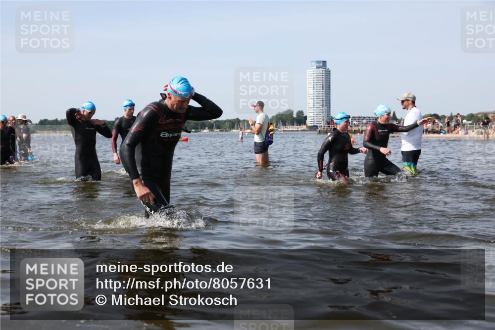 22.06.2025 - Viking Triathlon Michael Strokosch http://msf.ph/oto/8057631 22.06.2025 10:38:52 Schwimmen 26, 40, 57, 135, 164, 181, 185, 210, 211, 315, 327, 336, 408, 416, 451 meine-sportfotos.de
