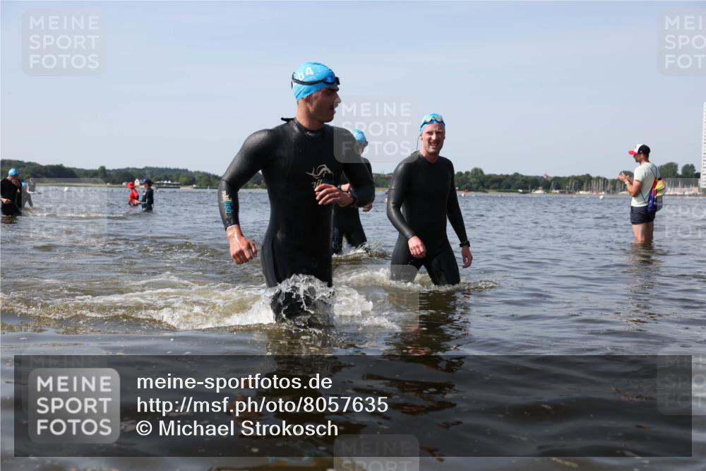 22.06.2025 - Viking Triathlon Michael Strokosch http://msf.ph/oto/8057635 22.06.2025 10:36:16 Schwimmen 88, 101, 334, 407 meine-sportfotos.de