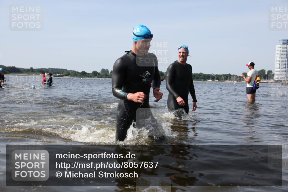 22.06.2025 - Viking Triathlon Michael Strokosch http://msf.ph/oto/8057637 22.06.2025 10:36:17 Schwimmen 88, 101, 334, 407 meine-sportfotos.de