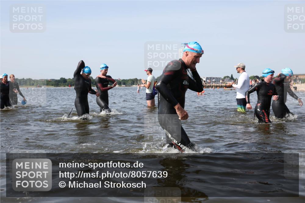 22.06.2025 - Viking Triathlon Michael Strokosch http://msf.ph/oto/8057639 22.06.2025 10:38:53 Schwimmen 26, 40, 57, 135, 164, 181, 185, 210, 211, 315, 327, 336, 408, 416, 451 meine-sportfotos.de