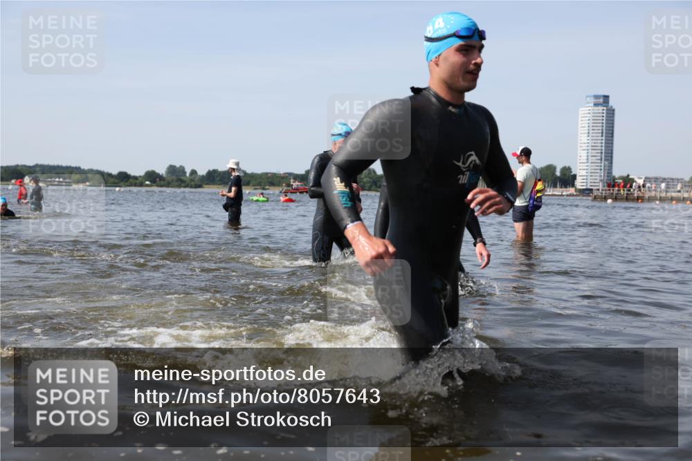 22.06.2025 - Viking Triathlon Michael Strokosch http://msf.ph/oto/8057643 22.06.2025 10:36:17 Schwimmen 88, 101, 334, 407 meine-sportfotos.de