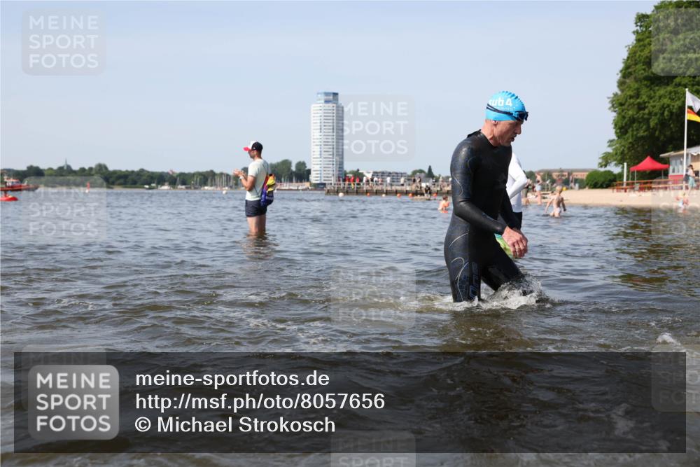 22.06.2025 - Viking Triathlon Michael Strokosch http://msf.ph/oto/8057656 22.06.2025 10:36:20 Schwimmen 42, 88, 101, 334, 407 meine-sportfotos.de