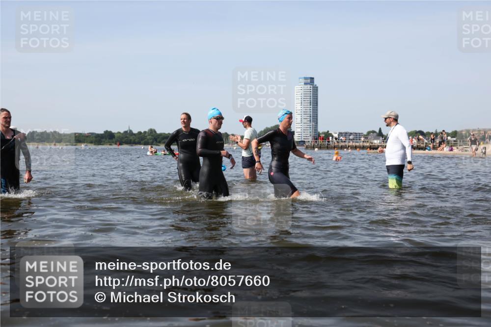 22.06.2025 - Viking Triathlon Michael Strokosch http://msf.ph/oto/8057660 22.06.2025 10:38:58 Schwimmen 26, 40, 57, 79, 135, 148, 181, 185, 210, 211, 336, 408, 416, 451, 654 meine-sportfotos.de