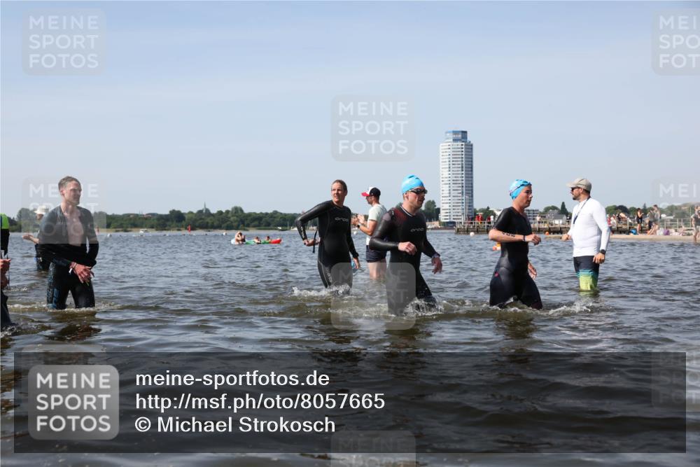 22.06.2025 - Viking Triathlon Michael Strokosch http://msf.ph/oto/8057665 22.06.2025 10:38:59 Schwimmen 26, 40, 57, 79, 135, 148, 181, 185, 210, 211, 336, 351, 408, 416, 451, 654 meine-sportfotos.de