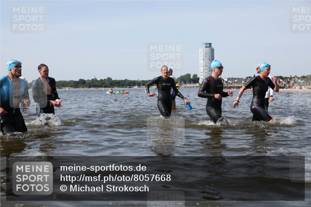 22.06.2025 - Viking Triathlon Michael Strokosch http://msf.ph/oto/8057668 22.06.2025 10:38:59 Schwimmen 26, 40, 57, 79, 135, 148, 181, 185, 210, 211, 336, 351, 408, 416, 451, 654 meine-sportfotos.de
