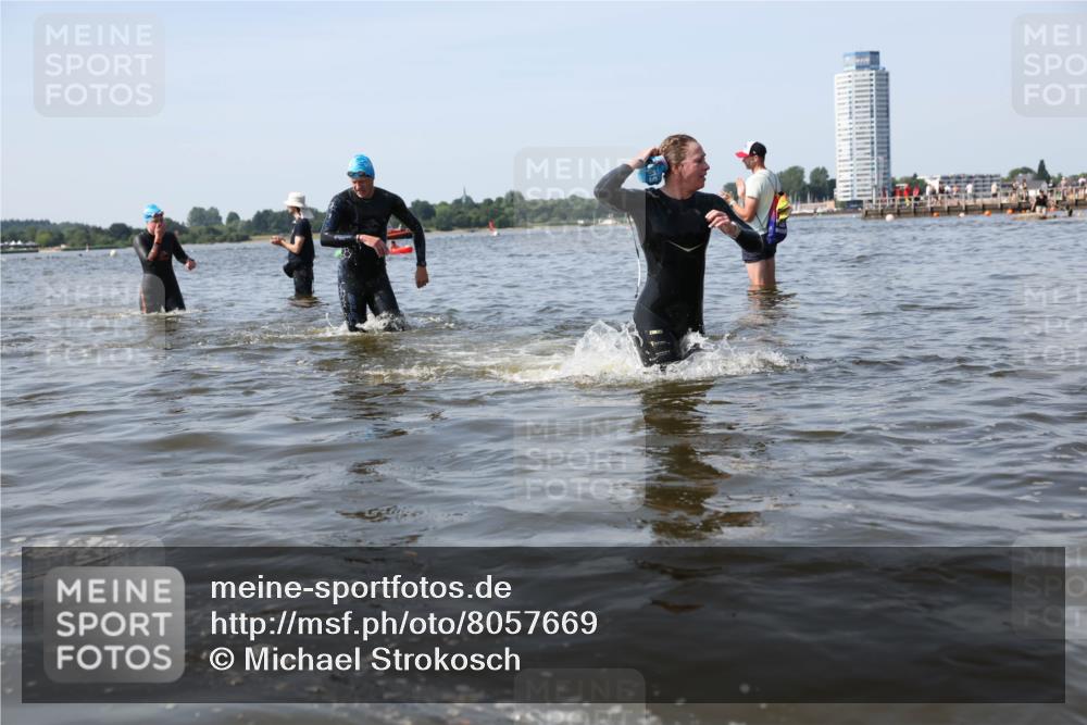 22.06.2025 - Viking Triathlon Michael Strokosch http://msf.ph/oto/8057669 22.06.2025 10:36:26 Schwimmen 42, 88, 101, 232, 251, 334, 407 meine-sportfotos.de