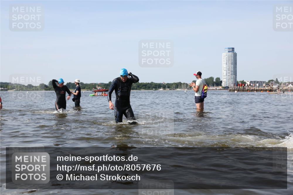 22.06.2025 - Viking Triathlon Michael Strokosch http://msf.ph/oto/8057676 22.06.2025 10:36:27 Schwimmen 42, 88, 101, 232, 251, 334 meine-sportfotos.de