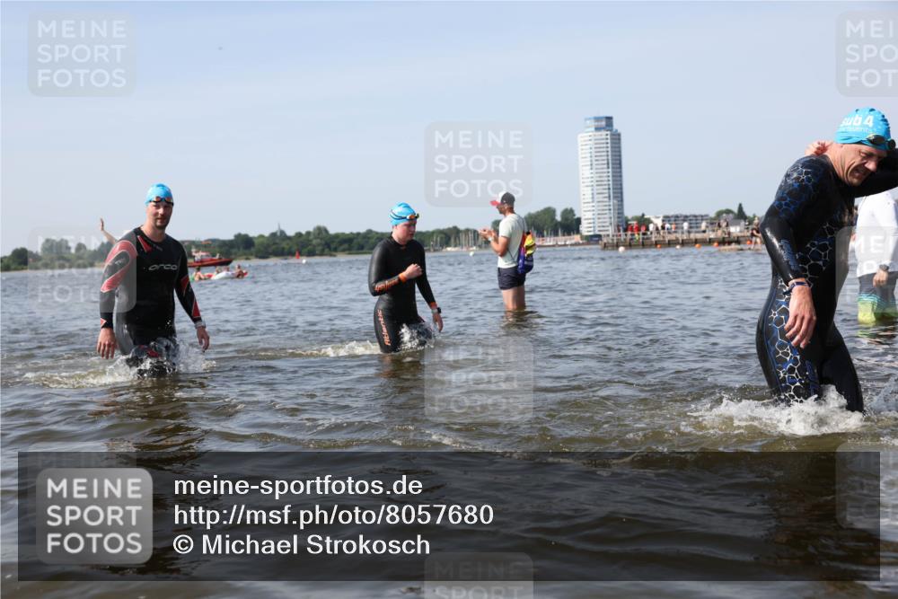 22.06.2025 - Viking Triathlon Michael Strokosch http://msf.ph/oto/8057680 22.06.2025 10:36:31 Schwimmen 42, 88, 101, 232, 251, 332 meine-sportfotos.de