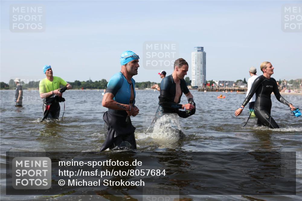22.06.2025 - Viking Triathlon Michael Strokosch http://msf.ph/oto/8057684 22.06.2025 10:39:01 Schwimmen 26, 40, 57, 79, 148, 181, 185, 210, 211, 295, 336, 351, 408, 416, 451, 654 meine-sportfotos.de