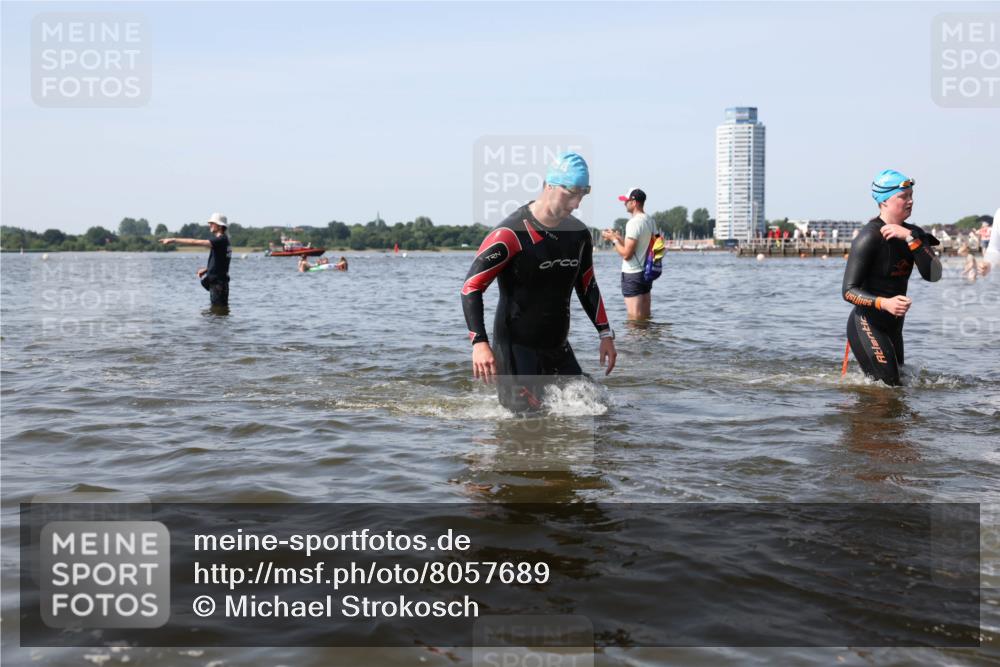 22.06.2025 - Viking Triathlon Michael Strokosch http://msf.ph/oto/8057689 22.06.2025 10:36:32 Schwimmen 42, 88, 232, 251, 332 meine-sportfotos.de