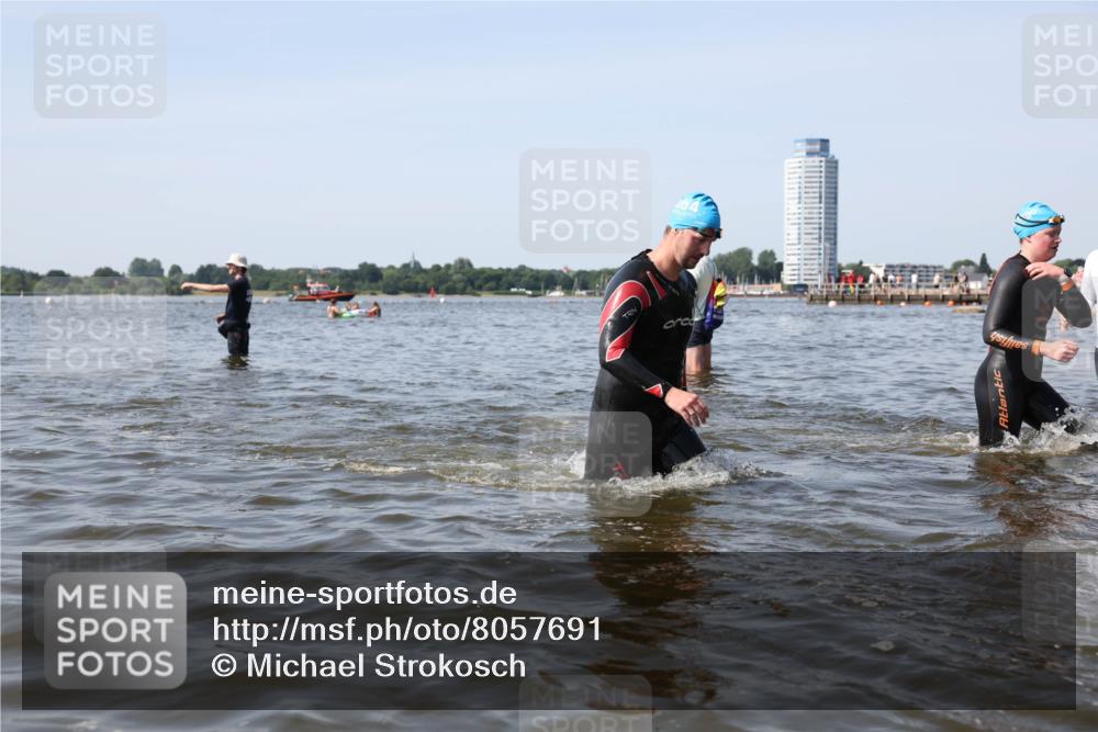 22.06.2025 - Viking Triathlon Michael Strokosch http://msf.ph/oto/8057691 22.06.2025 10:36:33 Schwimmen 42, 88, 232, 251, 332 meine-sportfotos.de