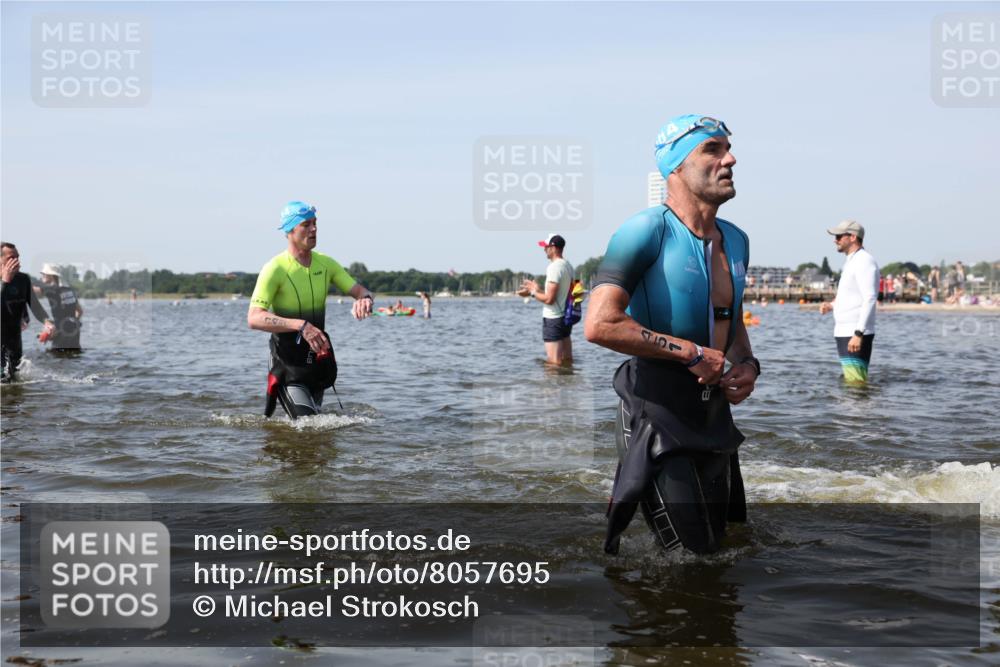 22.06.2025 - Viking Triathlon Michael Strokosch http://msf.ph/oto/8057695 22.06.2025 10:39:02 Schwimmen 26, 40, 57, 79, 148, 181, 185, 210, 295, 336, 351, 408, 416, 451, 654 meine-sportfotos.de
