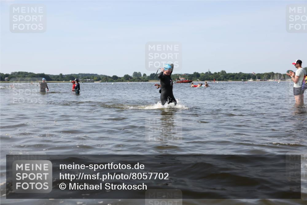 22.06.2025 - Viking Triathlon Michael Strokosch http://msf.ph/oto/8057702 22.06.2025 10:36:37 Schwimmen 42, 232, 251, 332 meine-sportfotos.de