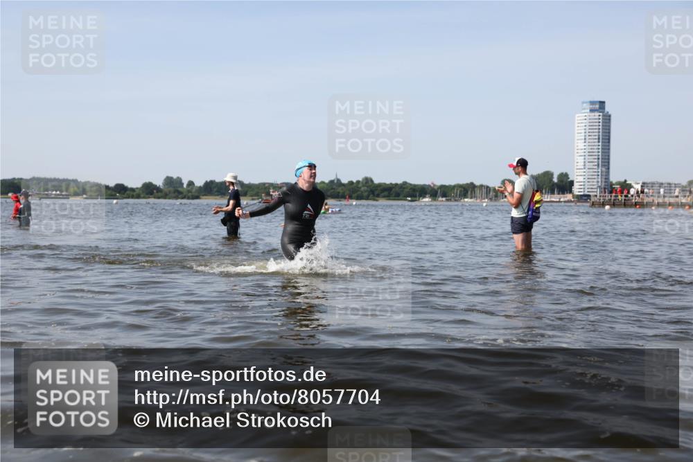 22.06.2025 - Viking Triathlon Michael Strokosch http://msf.ph/oto/8057704 22.06.2025 10:36:38 Schwimmen 42, 232, 251, 332 meine-sportfotos.de