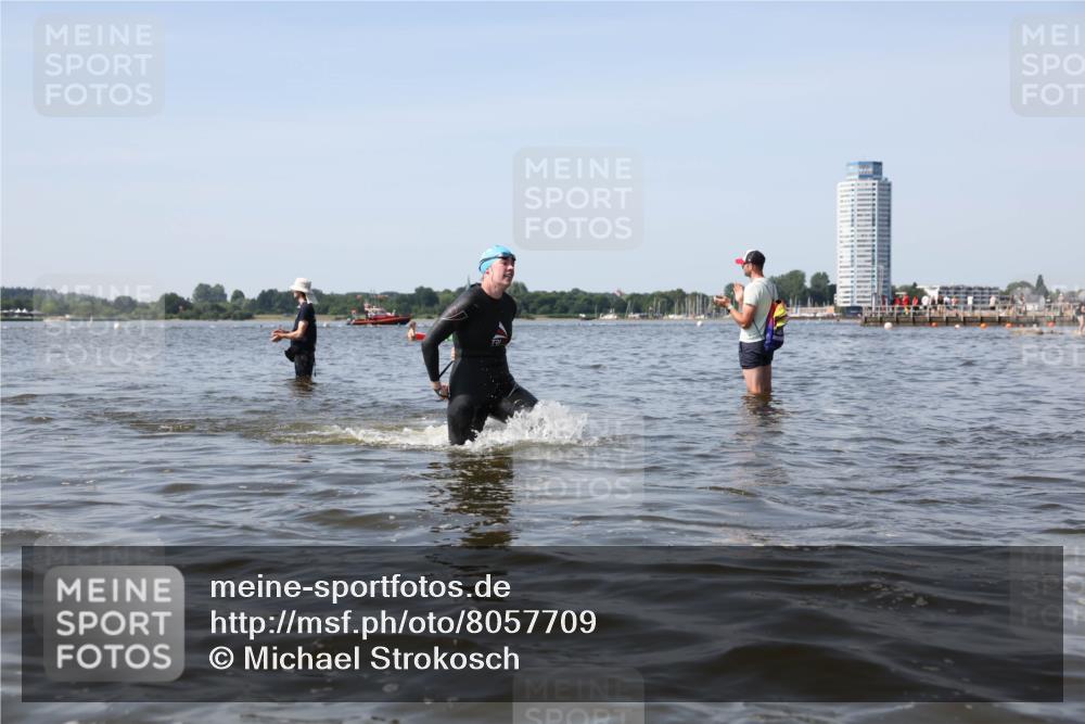 22.06.2025 - Viking Triathlon Michael Strokosch http://msf.ph/oto/8057709 22.06.2025 10:36:38 Schwimmen 42, 232, 251, 332 meine-sportfotos.de