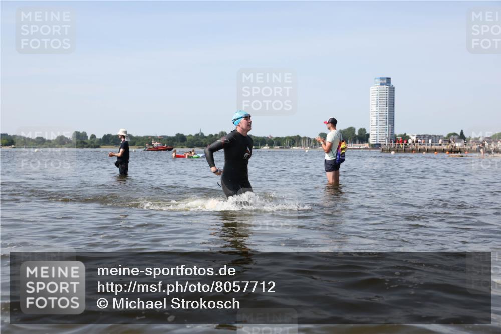 22.06.2025 - Viking Triathlon Michael Strokosch http://msf.ph/oto/8057712 22.06.2025 10:36:39 Schwimmen 42, 232, 251, 332 meine-sportfotos.de