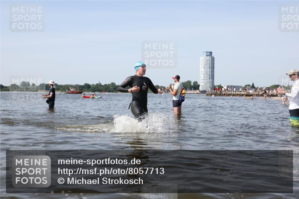 22.06.2025 - Viking Triathlon Michael Strokosch http://msf.ph/oto/8057713 22.06.2025 10:36:39 Schwimmen 42, 232, 251, 332 meine-sportfotos.de