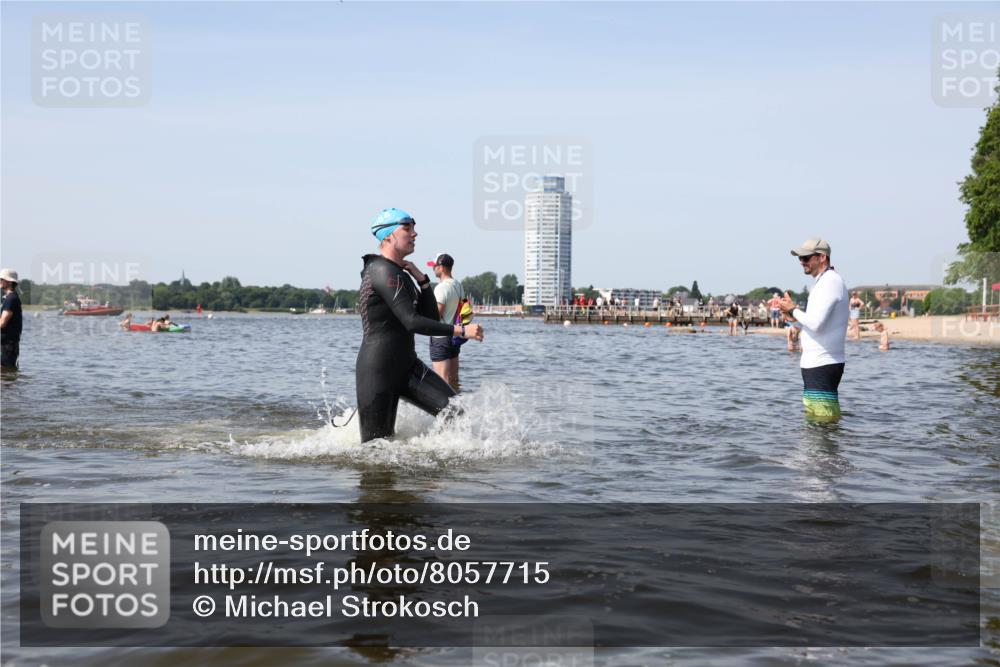 22.06.2025 - Viking Triathlon Michael Strokosch http://msf.ph/oto/8057715 22.06.2025 10:36:39 Schwimmen 42, 232, 251, 332 meine-sportfotos.de