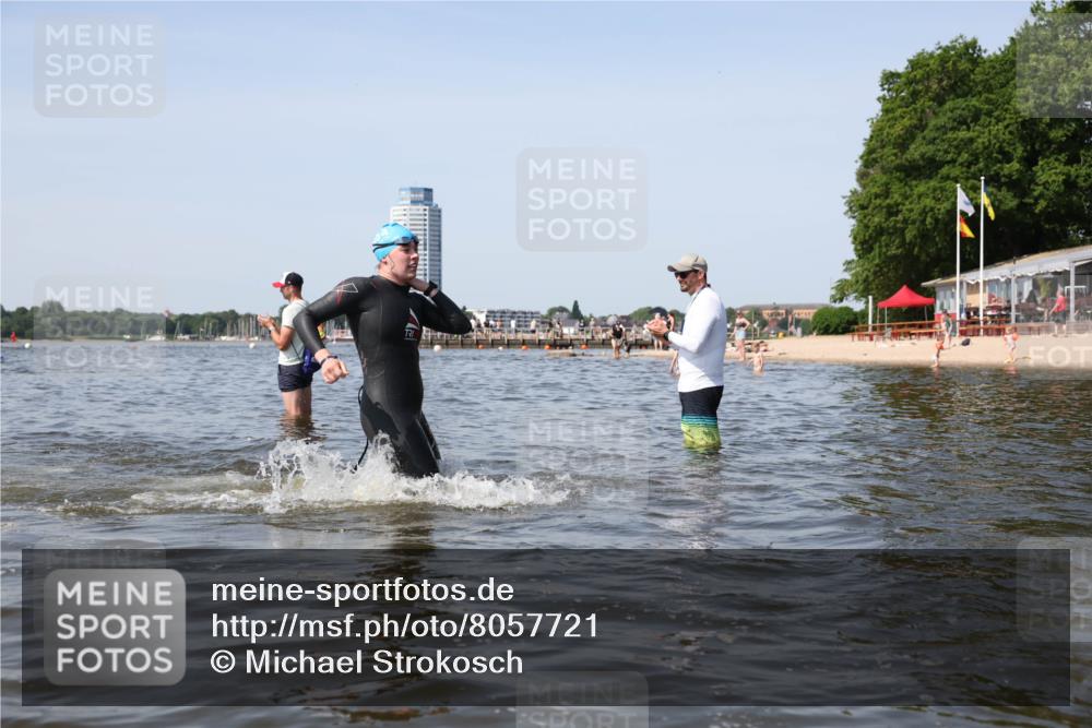 22.06.2025 - Viking Triathlon Michael Strokosch http://msf.ph/oto/8057721 22.06.2025 10:36:40 Schwimmen 42, 232, 251, 332 meine-sportfotos.de