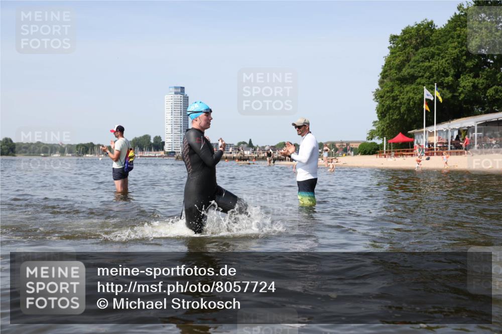 22.06.2025 - Viking Triathlon Michael Strokosch http://msf.ph/oto/8057724 22.06.2025 10:36:40 Schwimmen 42, 232, 251, 332 meine-sportfotos.de