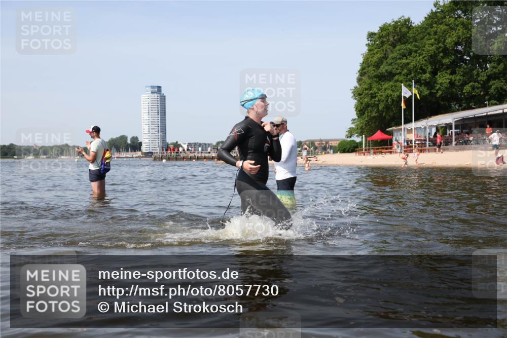 22.06.2025 - Viking Triathlon Michael Strokosch http://msf.ph/oto/8057730 22.06.2025 10:36:41 Schwimmen 232, 251, 332 meine-sportfotos.de