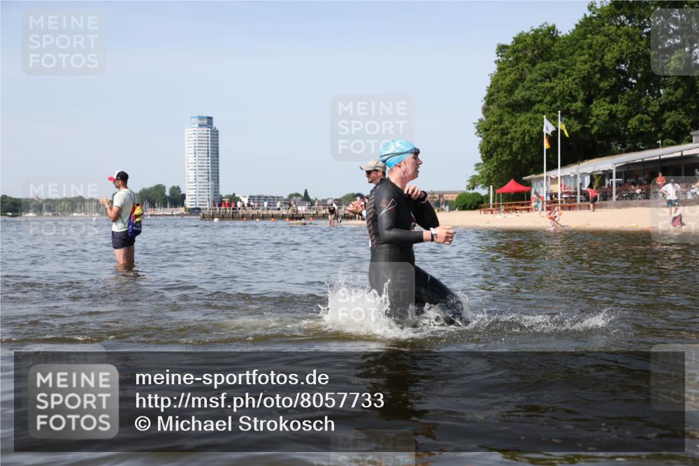 22.06.2025 - Viking Triathlon Michael Strokosch http://msf.ph/oto/8057733 22.06.2025 10:36:41 Schwimmen 232, 251, 332 meine-sportfotos.de