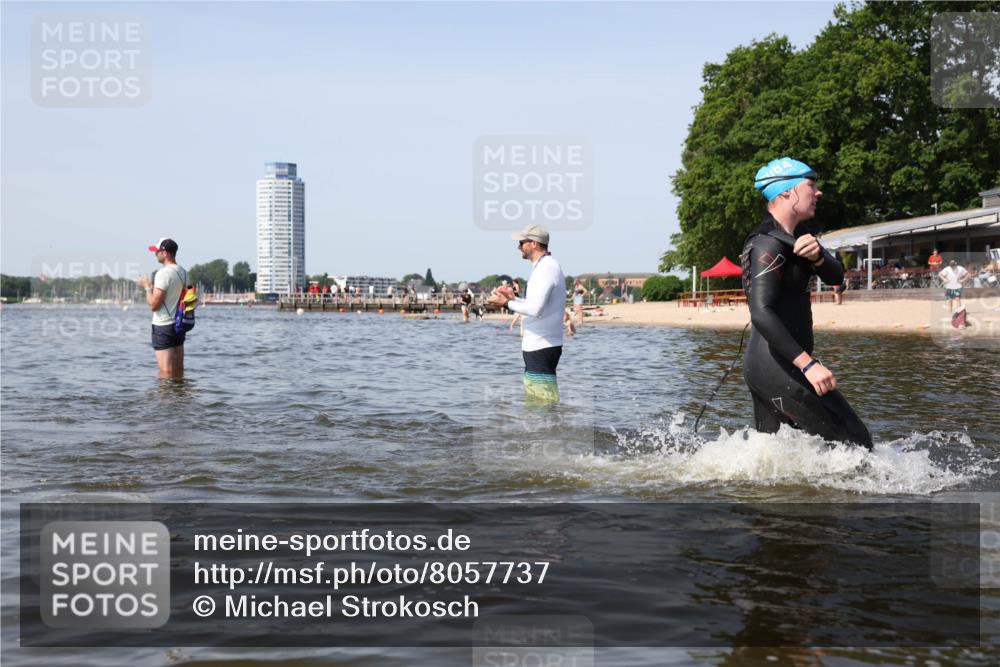22.06.2025 - Viking Triathlon Michael Strokosch http://msf.ph/oto/8057737 22.06.2025 10:36:41 Schwimmen 232, 251, 332 meine-sportfotos.de