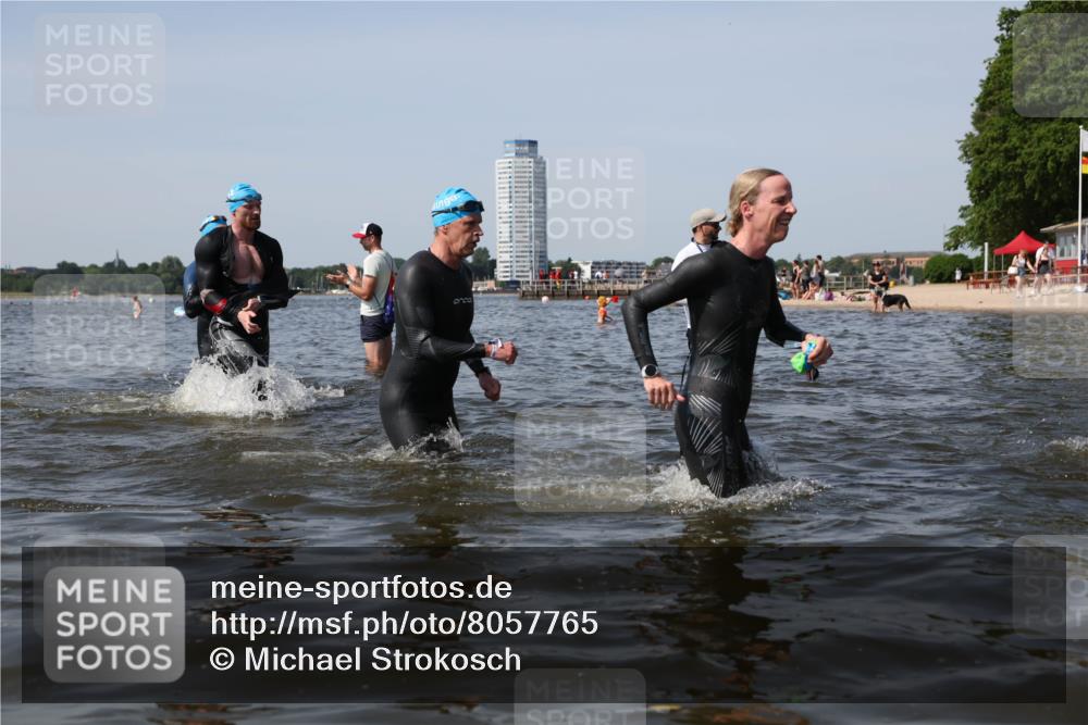 22.06.2025 - Viking Triathlon Michael Strokosch http://msf.ph/oto/8057765 22.06.2025 10:39:16 Schwimmen 79, 83, 182, 195, 238, 276, 295, 324, 351, 386, 474, 536, 654 meine-sportfotos.de