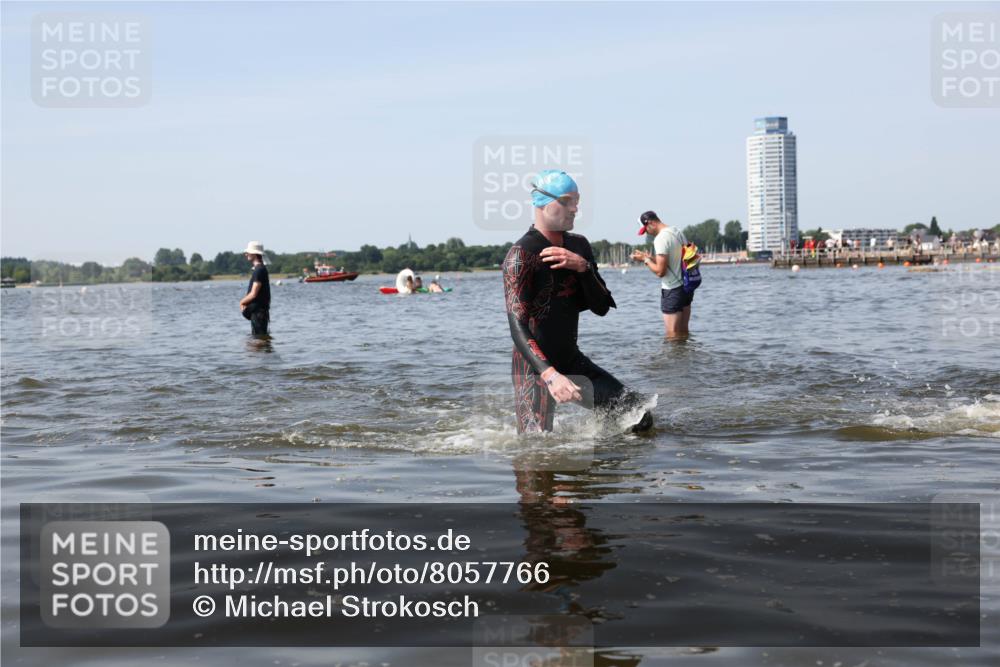 22.06.2025 - Viking Triathlon Michael Strokosch http://msf.ph/oto/8057766 22.06.2025 10:36:57 Schwimmen 331, 355, 388, 500 meine-sportfotos.de