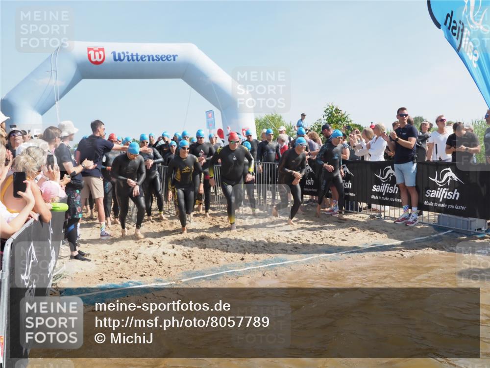 22.06.2025 - Viking Triathlon MichiJ http://msf.ph/oto/8057789 22.06.2025 10:00:46 Schwimmen 8, 9, 132, 145, 184, 200, 258, 289, 301, 306, 352, 368, 414, 491, 526, 612, 613, 616, 630, 652 meine-sportfotos.de
