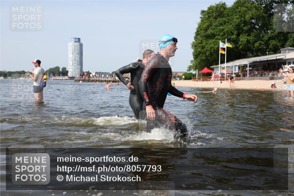 22.06.2025 - Viking Triathlon Michael Strokosch http://msf.ph/oto/8057793 22.06.2025 10:37:05 Schwimmen 172, 331, 355, 388, 454, 500, 513, 649 meine-sportfotos.de