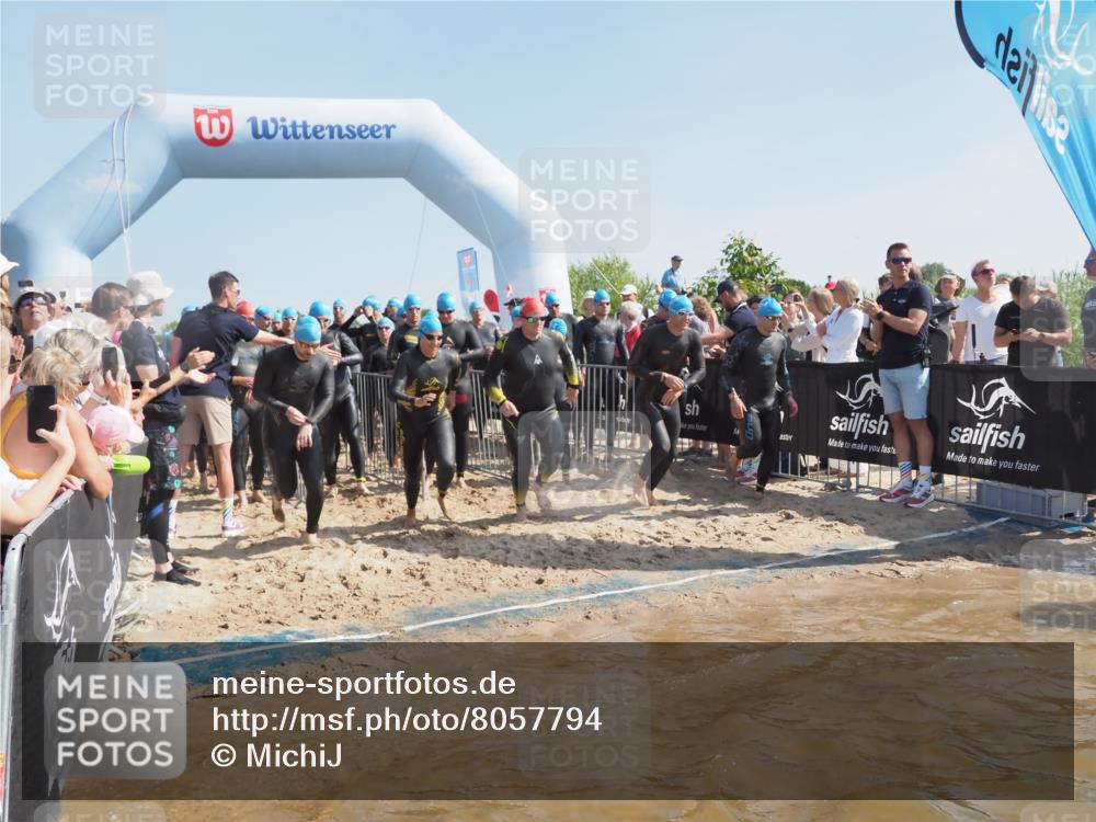 22.06.2025 - Viking Triathlon MichiJ http://msf.ph/oto/8057794 22.06.2025 10:00:46 Schwimmen 8, 9, 132, 145, 184, 200, 258, 289, 301, 306, 352, 368, 414, 491, 526, 612, 613, 616, 630, 652 meine-sportfotos.de