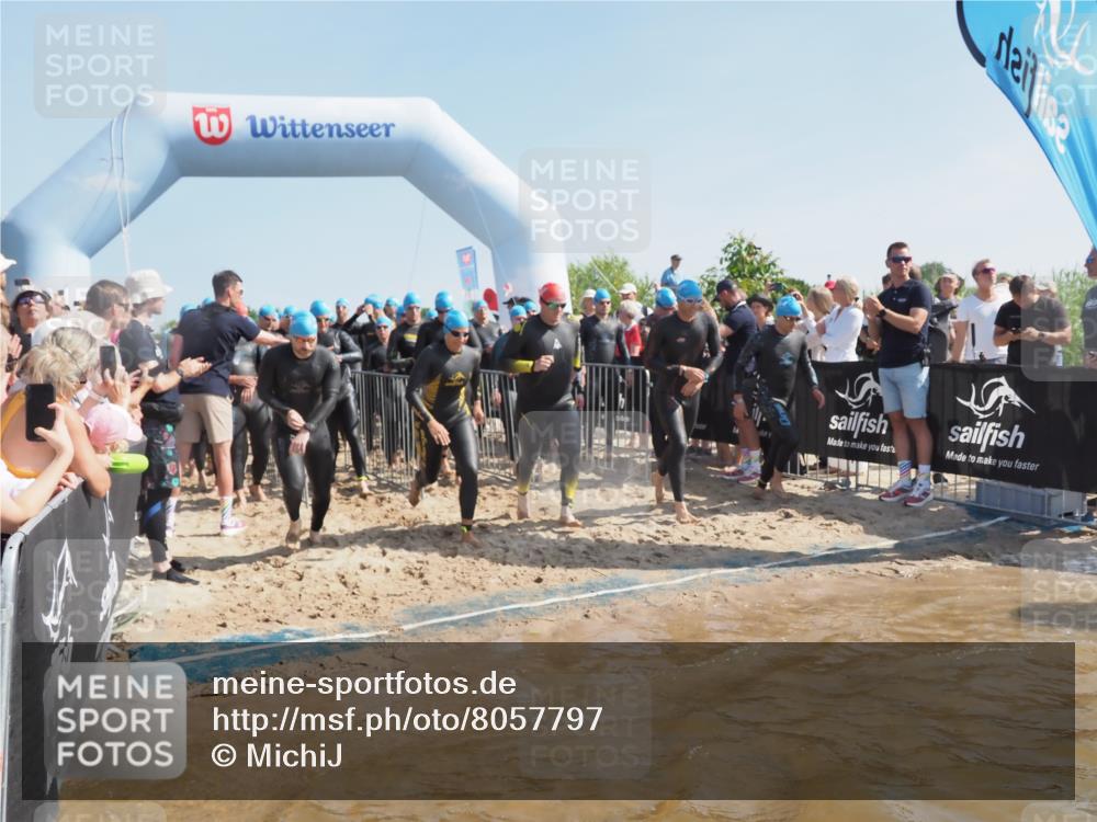22.06.2025 - Viking Triathlon MichiJ http://msf.ph/oto/8057797 22.06.2025 10:00:46 Schwimmen 8, 9, 132, 145, 184, 200, 258, 289, 301, 306, 352, 368, 414, 491, 526, 612, 613, 616, 630, 652 meine-sportfotos.de