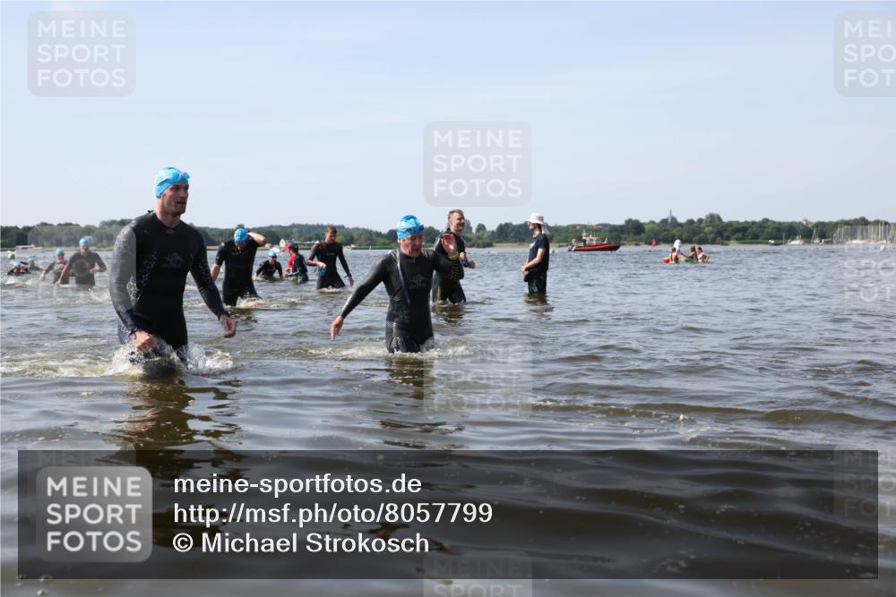 22.06.2025 - Viking Triathlon Michael Strokosch http://msf.ph/oto/8057799 22.06.2025 10:37:08 Schwimmen 172, 355, 370, 388, 454, 500, 513, 649 meine-sportfotos.de