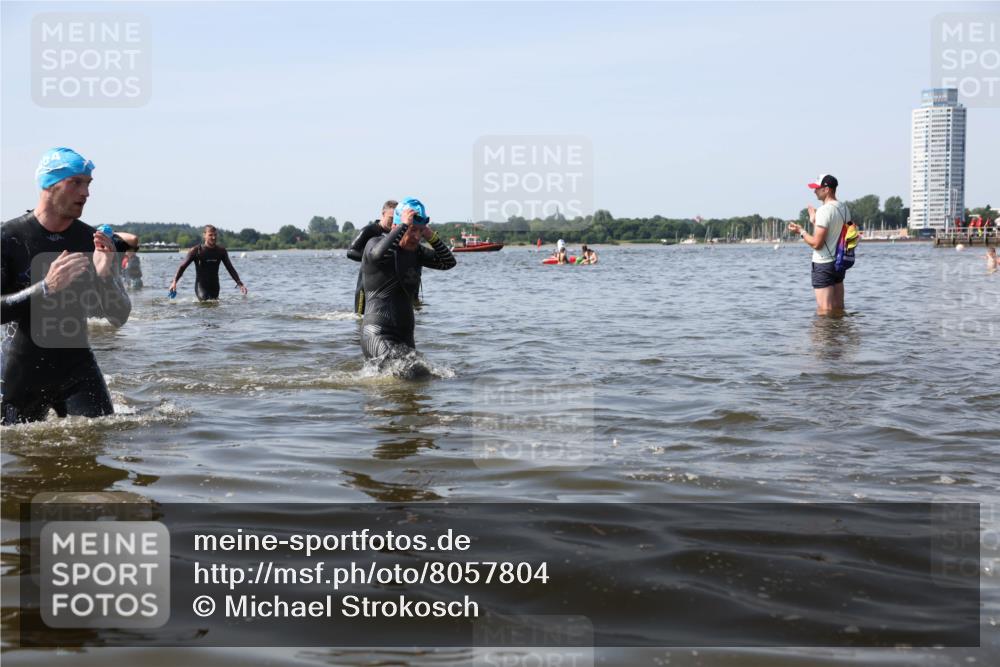 22.06.2025 - Viking Triathlon Michael Strokosch http://msf.ph/oto/8057804 22.06.2025 10:37:08 Schwimmen 172, 355, 370, 388, 454, 500, 513, 649 meine-sportfotos.de