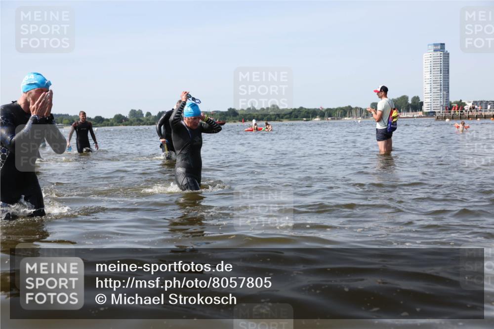 22.06.2025 - Viking Triathlon Michael Strokosch http://msf.ph/oto/8057805 22.06.2025 10:37:09 Schwimmen 172, 233, 355, 370, 388, 454, 500, 513, 649 meine-sportfotos.de