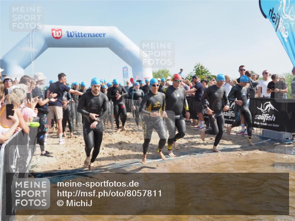 22.06.2025 - Viking Triathlon MichiJ http://msf.ph/oto/8057811 22.06.2025 10:00:46 Schwimmen 8, 9, 132, 145, 184, 200, 258, 289, 301, 306, 352, 368, 414, 491, 526, 612, 613, 616, 630, 652 meine-sportfotos.de