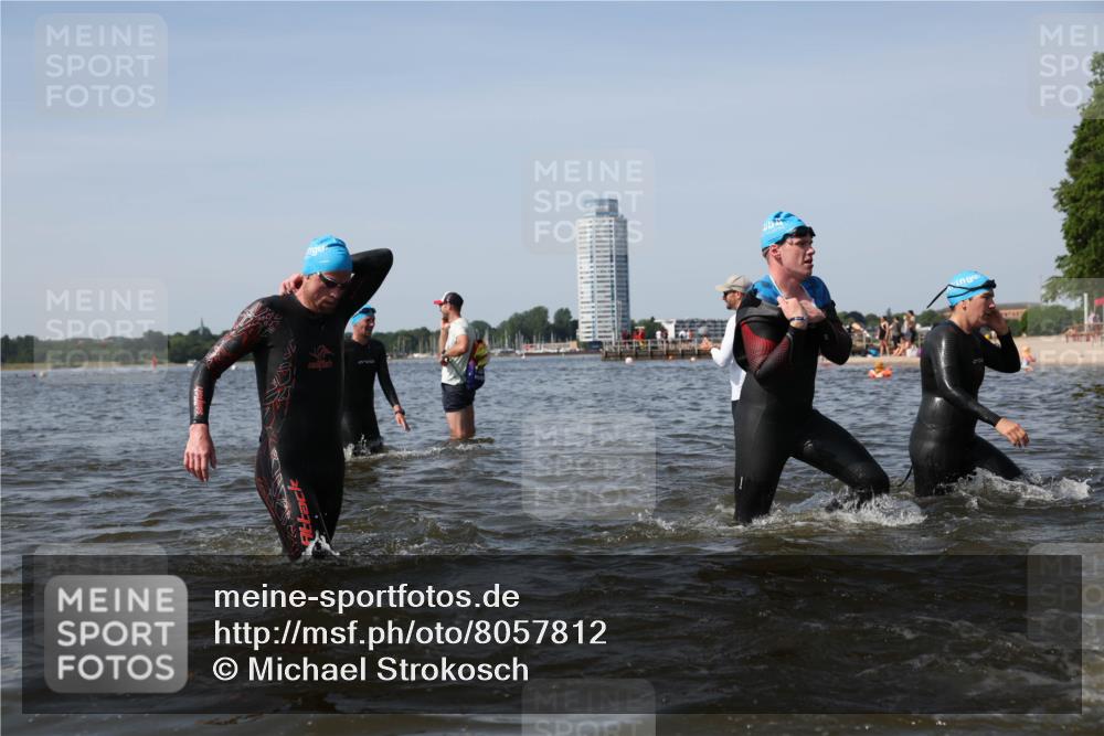 22.06.2025 - Viking Triathlon Michael Strokosch http://msf.ph/oto/8057812 22.06.2025 10:39:26 Schwimmen 83, 93, 117, 138, 150, 182, 195, 238, 276, 298, 324, 337, 386, 474, 529, 536 meine-sportfotos.de