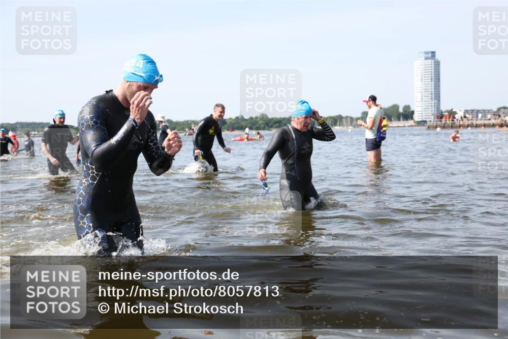 22.06.2025 - Viking Triathlon Michael Strokosch http://msf.ph/oto/8057813 22.06.2025 10:37:10 Schwimmen 172, 233, 355, 370, 383, 388, 454, 500, 513, 649 meine-sportfotos.de