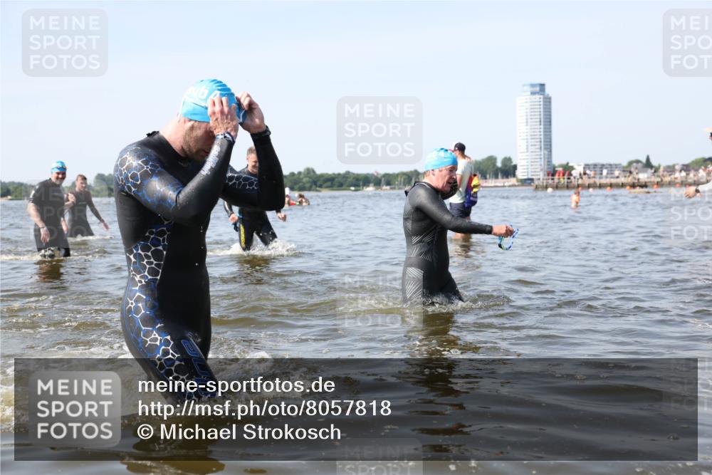 22.06.2025 - Viking Triathlon Michael Strokosch http://msf.ph/oto/8057818 22.06.2025 10:37:11 Schwimmen 172, 233, 355, 370, 383, 454, 500, 513, 649 meine-sportfotos.de