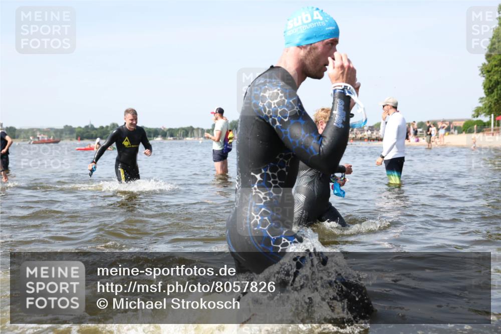 22.06.2025 - Viking Triathlon Michael Strokosch http://msf.ph/oto/8057826 22.06.2025 10:37:12 Schwimmen 172, 233, 355, 370, 383, 454, 500, 513, 649 meine-sportfotos.de