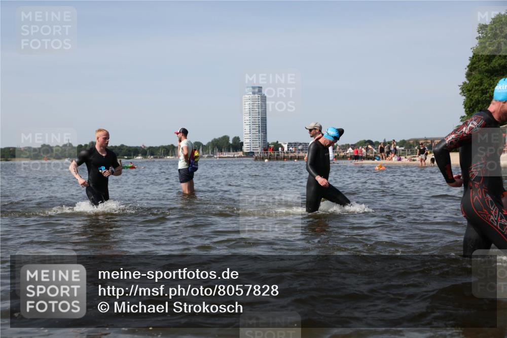 22.06.2025 - Viking Triathlon Michael Strokosch http://msf.ph/oto/8057828 22.06.2025 10:39:29 Schwimmen 83, 86, 93, 117, 138, 150, 195, 238, 298, 324, 337, 474, 529 meine-sportfotos.de