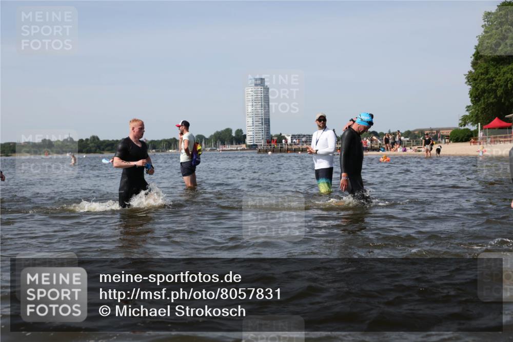 22.06.2025 - Viking Triathlon Michael Strokosch http://msf.ph/oto/8057831 22.06.2025 10:39:29 Schwimmen 83, 86, 93, 117, 138, 150, 195, 238, 298, 324, 337, 474, 529 meine-sportfotos.de