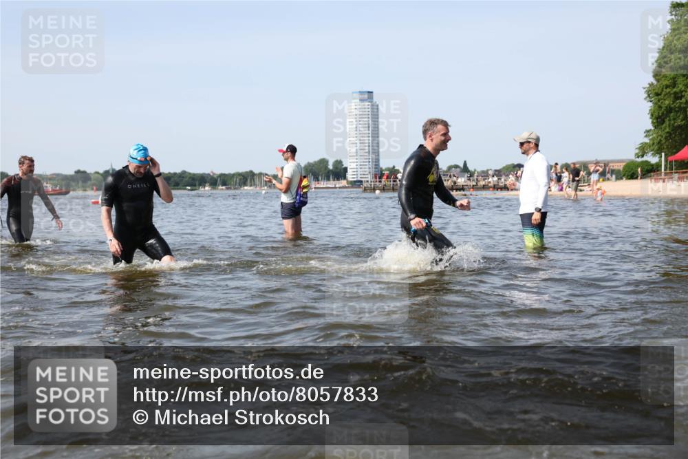 22.06.2025 - Viking Triathlon Michael Strokosch http://msf.ph/oto/8057833 22.06.2025 10:37:14 Schwimmen 34, 172, 233, 312, 344, 355, 370, 383, 454, 500, 513, 649 meine-sportfotos.de