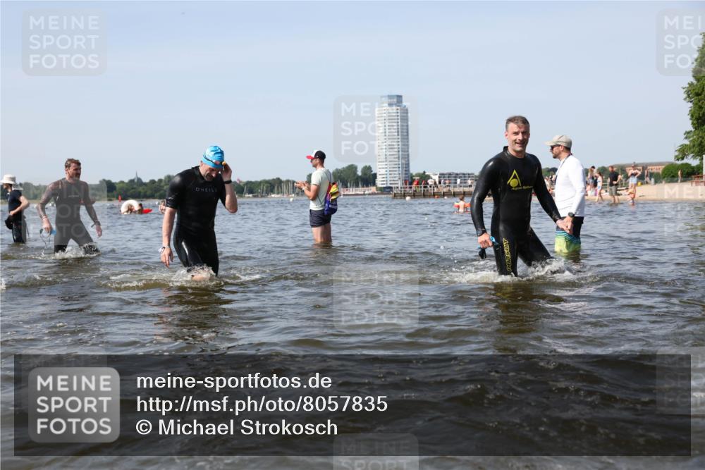 22.06.2025 - Viking Triathlon Michael Strokosch http://msf.ph/oto/8057835 22.06.2025 10:37:14 Schwimmen 34, 172, 233, 312, 344, 355, 370, 383, 454, 500, 513, 649 meine-sportfotos.de